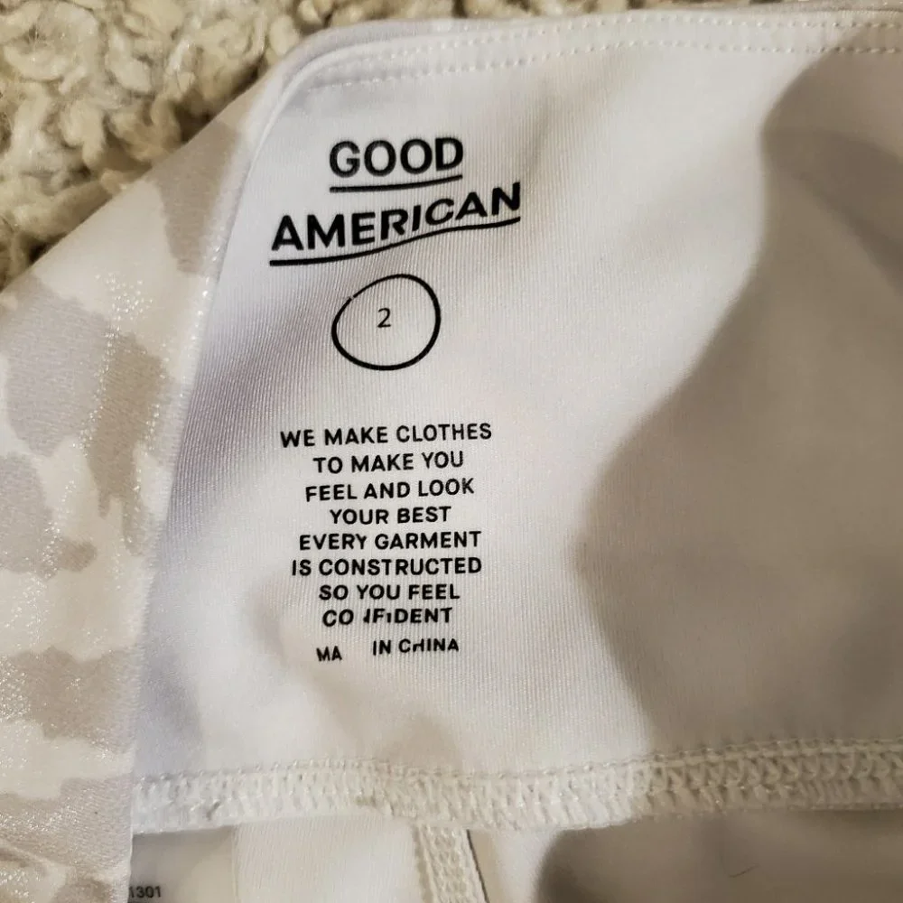 GOOD AMERICAN | Icy Snow Leopard Foil Crop Athletic Yoga Leggings (Size S / 2) - Picture 8 of 8
